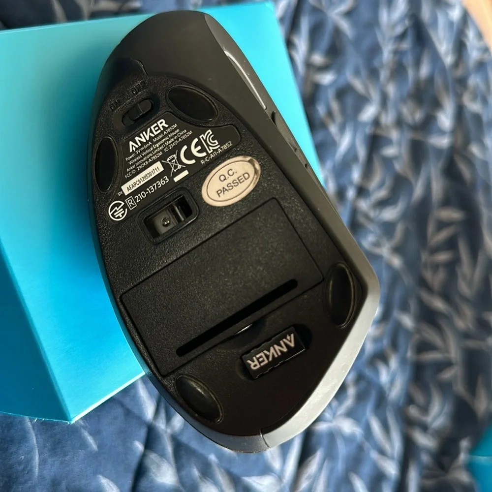 Anker Wireless Vertical Ergonomic Optical Mouse